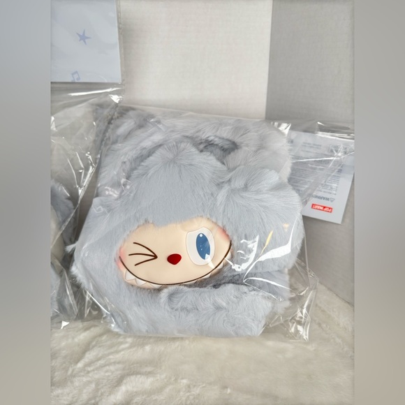 POP MART LABUBU THE MONSTERS Classic Series Plush Flower Bag Blue Brand New - Picture 5 of 16